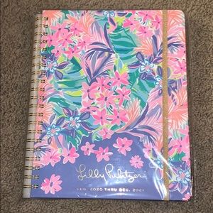 - Lilly Pulitzer Lg Planner NEW Aug 20-Dec-21